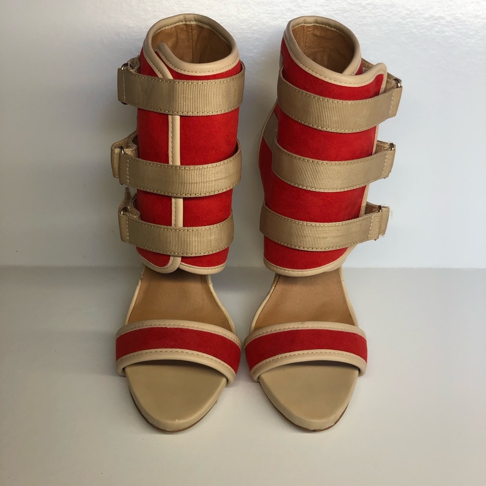 Heeled sandal striped